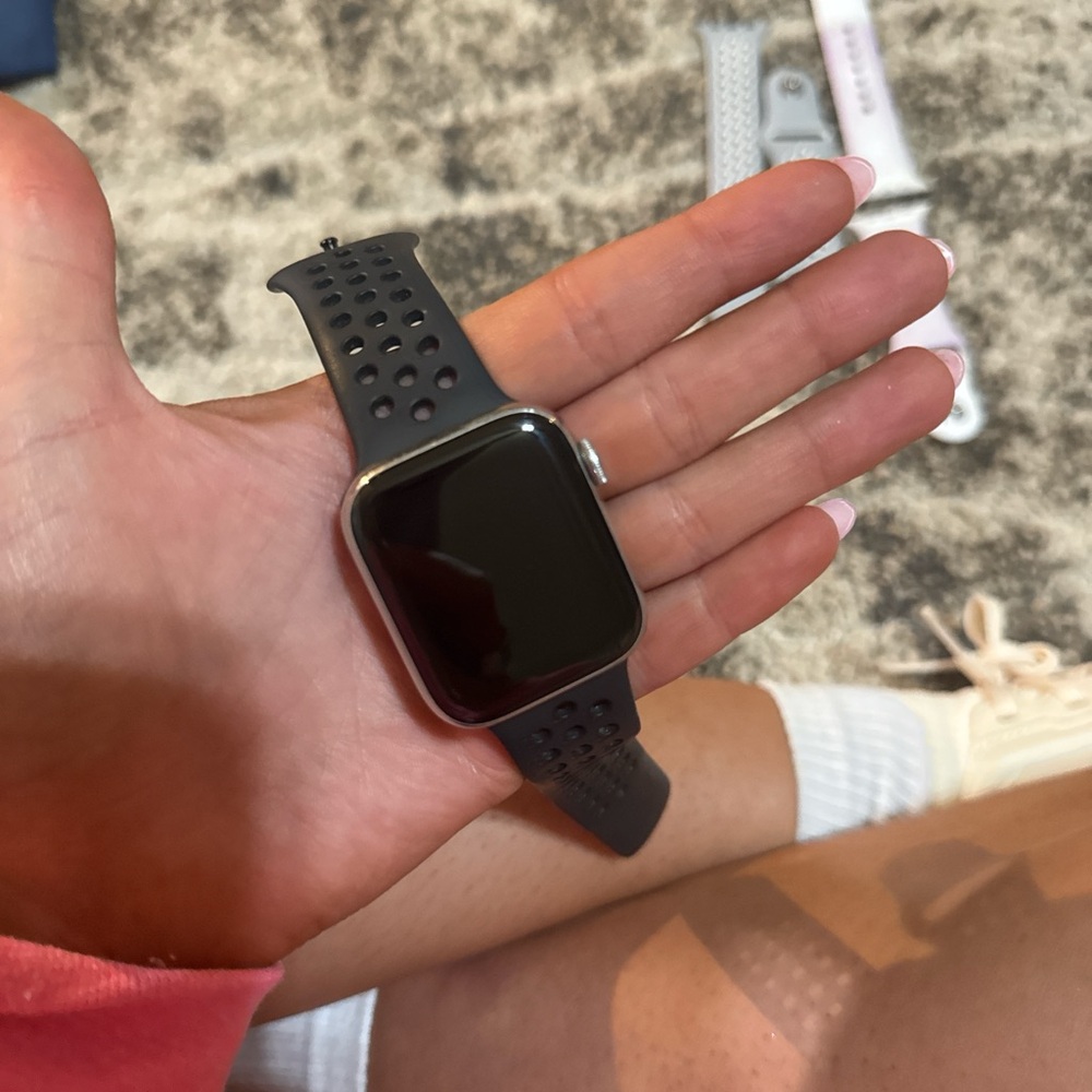 Apple Watch Series 6 44mm with Interchangeable Bands - Picture 2 of 4